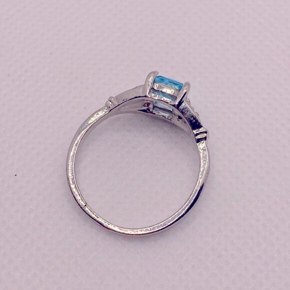💛 18k White Gold Plated Blue & White CZ Ring - Picture 3 of 6